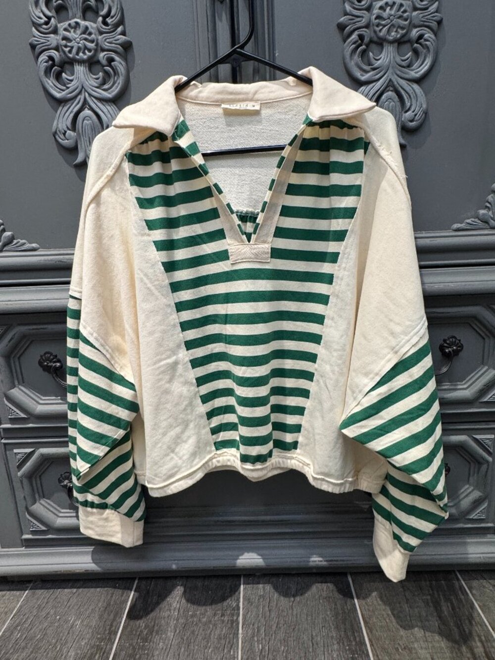 ILLA ILLA Green and Cream Striped V-Neck Pullover